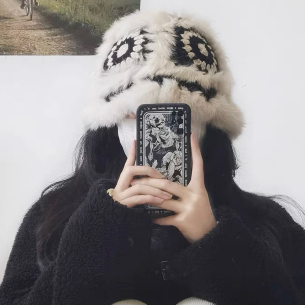 Brand new hat, but I purchased twice! So I need to sell the other one here!!!